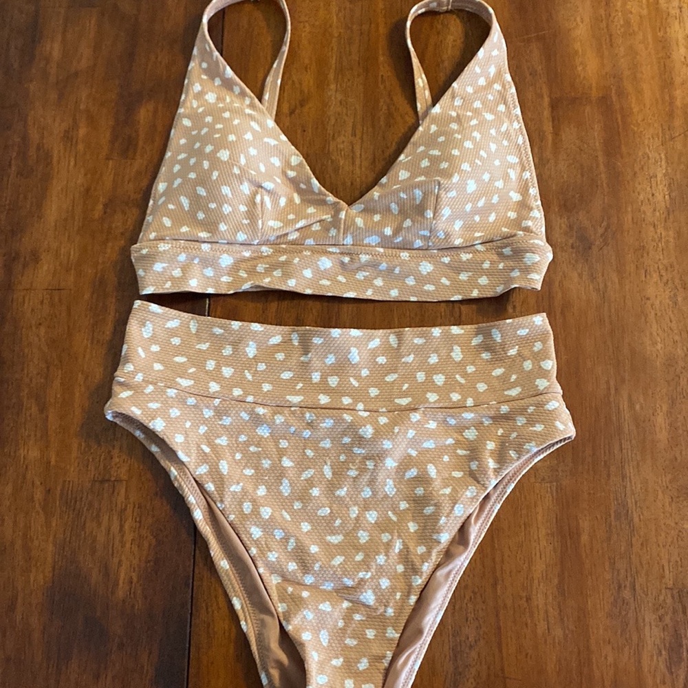 Aerie bikini, Size Medium with adjustable straps and removable padding.